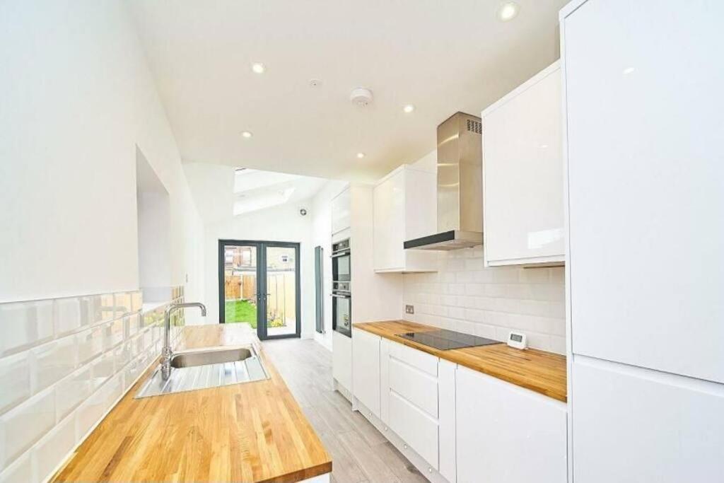 Spacious 4Br House, London, Sleeps 9, Parking Available Exterior foto